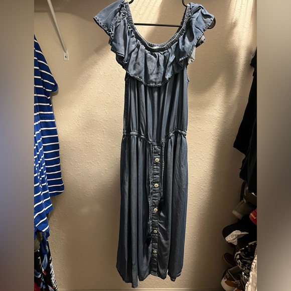 Tommy Bahama Dresses & Skirts - Tommy Bahama Women’s Chambray Off the shoulder Midi dress WITH POCKETS!